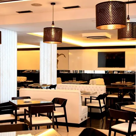 מלון Hotel Benetusser