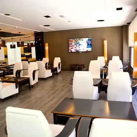 מלון Hotel Benetusser 4*
