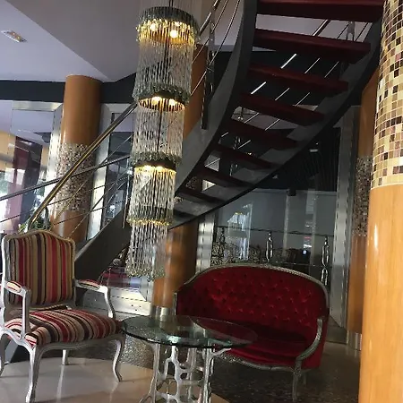 Hotel Benetusser מלון 4*