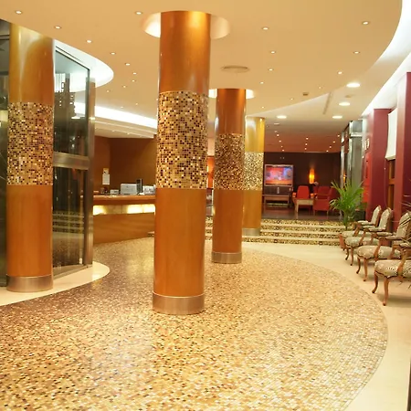 מלון Hotel Benetusser 4*
