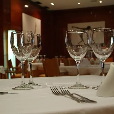 Отель Hotel Benetusser Бенетусер