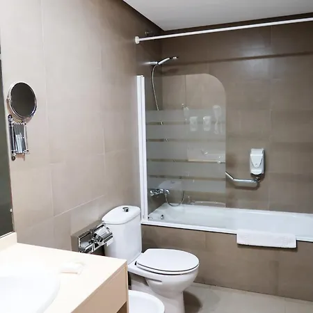 Hotel Benetusser Отель