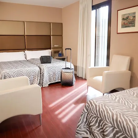 Hotel Benetusser Отель