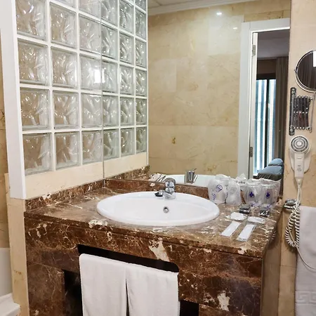 Отель Hotel Benetusser
