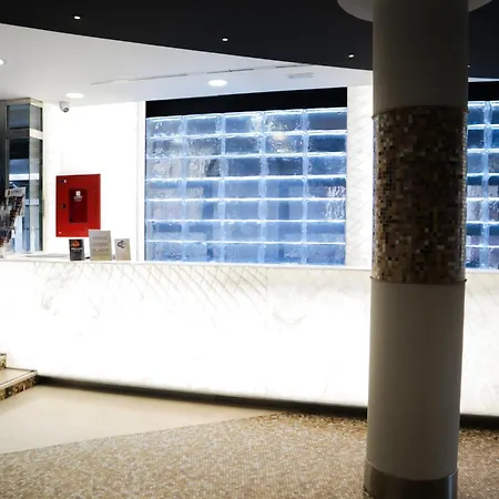 Hotel Benetusser Отель Бенетусер