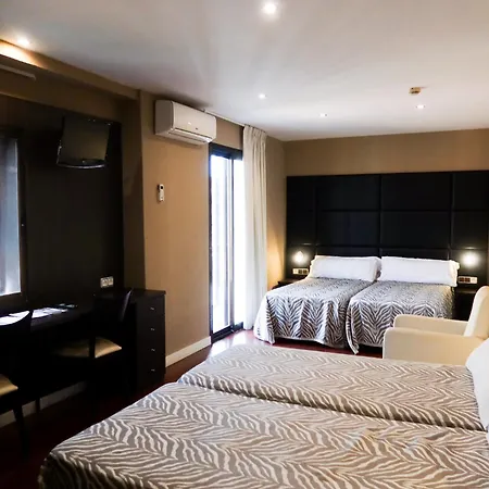 Отель Hotel Benetusser Бенетусер