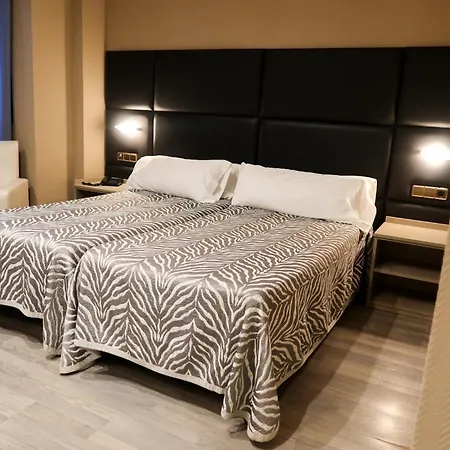 Hotel Benetusser Отель Бенетусер