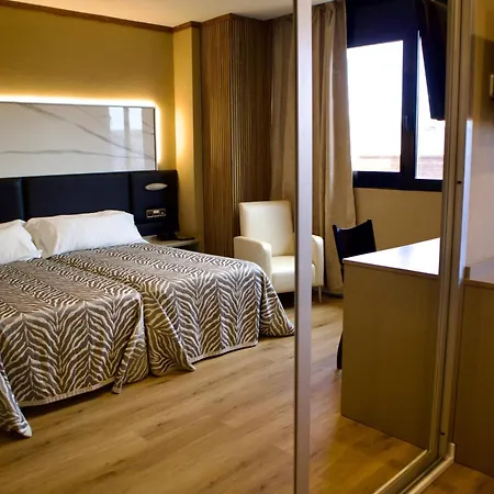 Hotel Benetusser מלון Benetusser