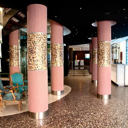 מלון Hotel Benetusser